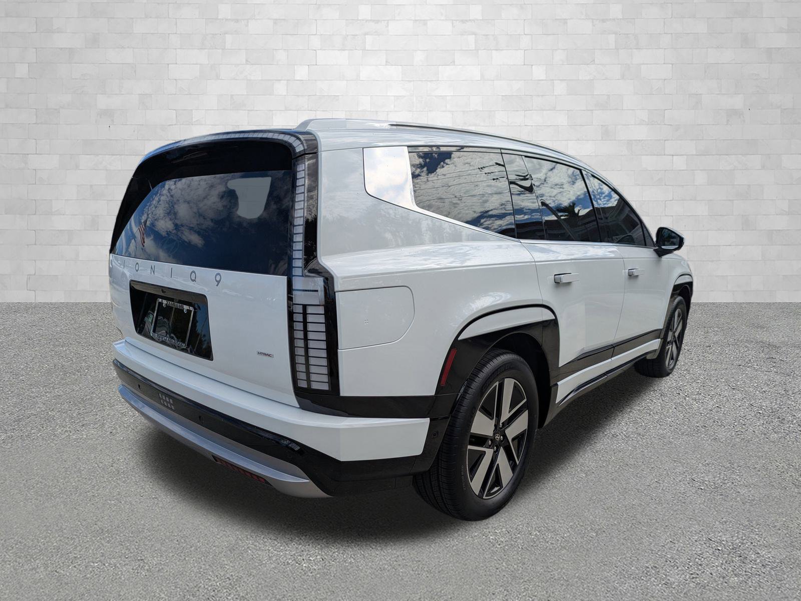 2026 Hyundai Ioniq SEL photo 3