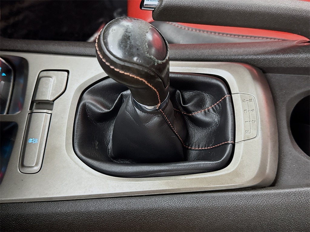 2013 Chevrolet Camaro 2LT photo 32