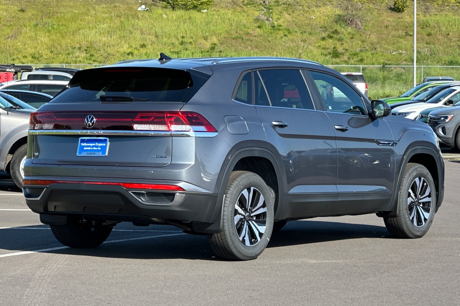 2025 Volkswagen Atlas Cross Sport SE photo 3