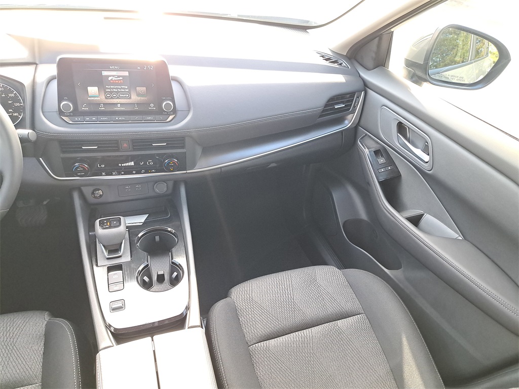 2026 Nissan Rogue SV photo 17