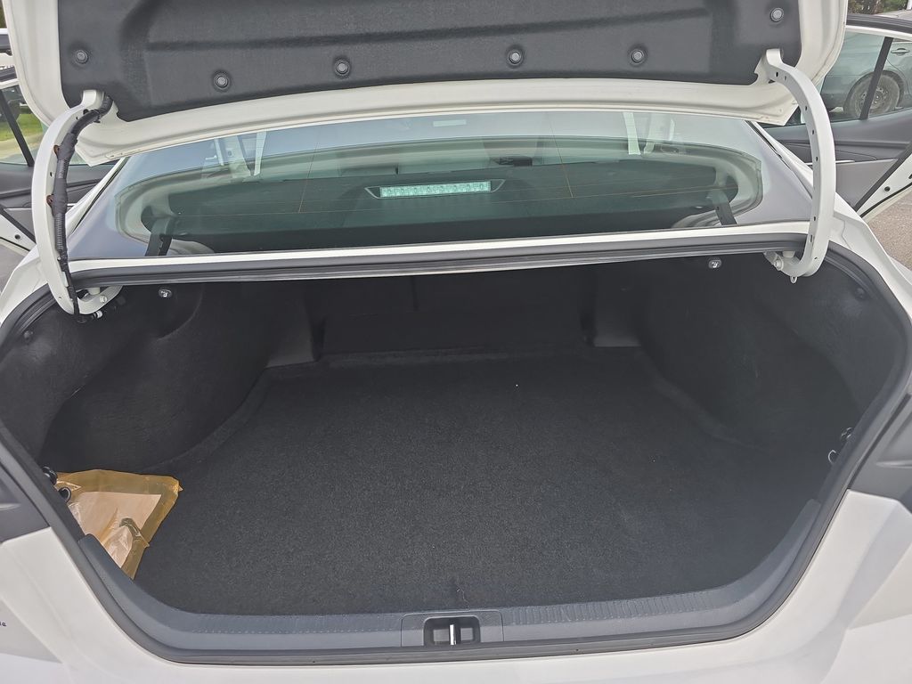 2025 Toyota Camry SE photo 12