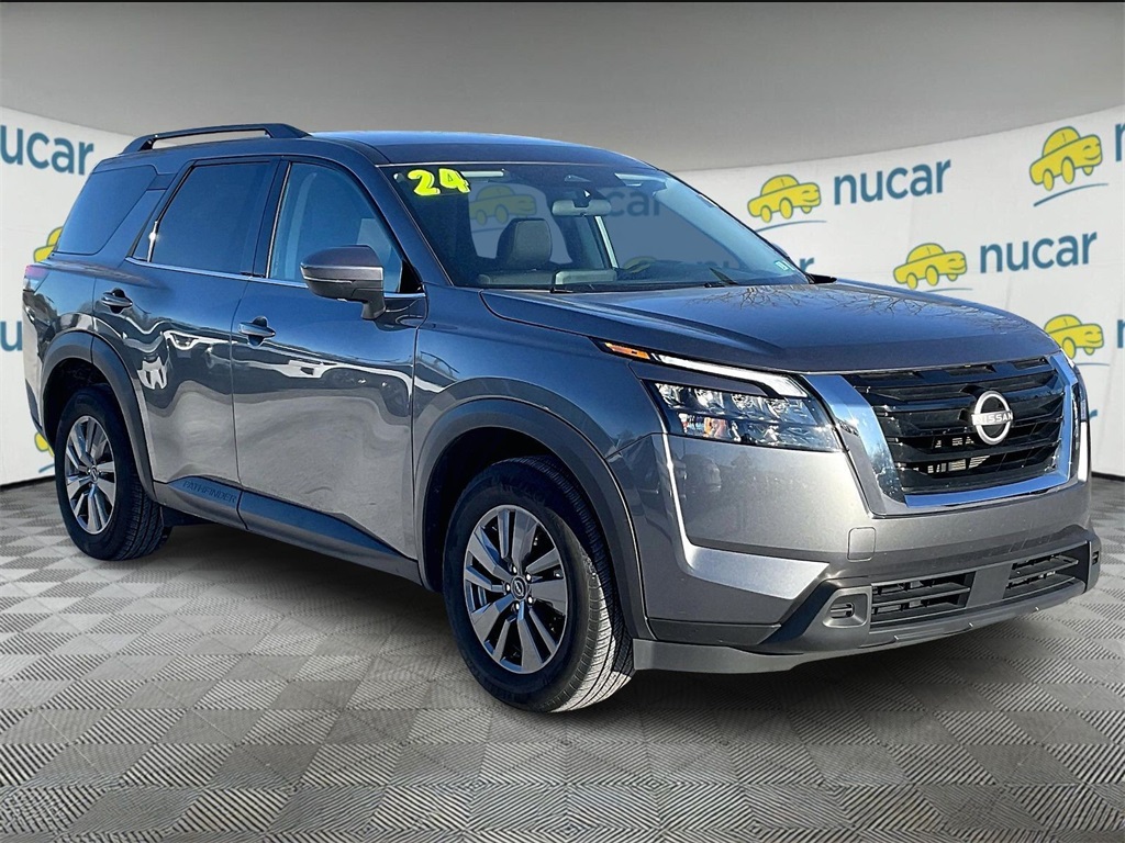 2024 Nissan Pathfinder SV's photo