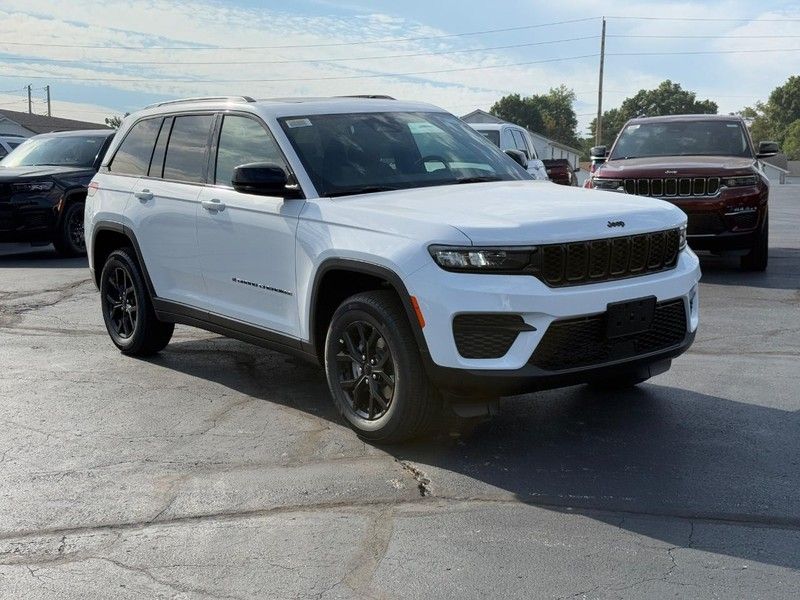 2025 Jeep Grand Cherokee Altitude X photo 2
