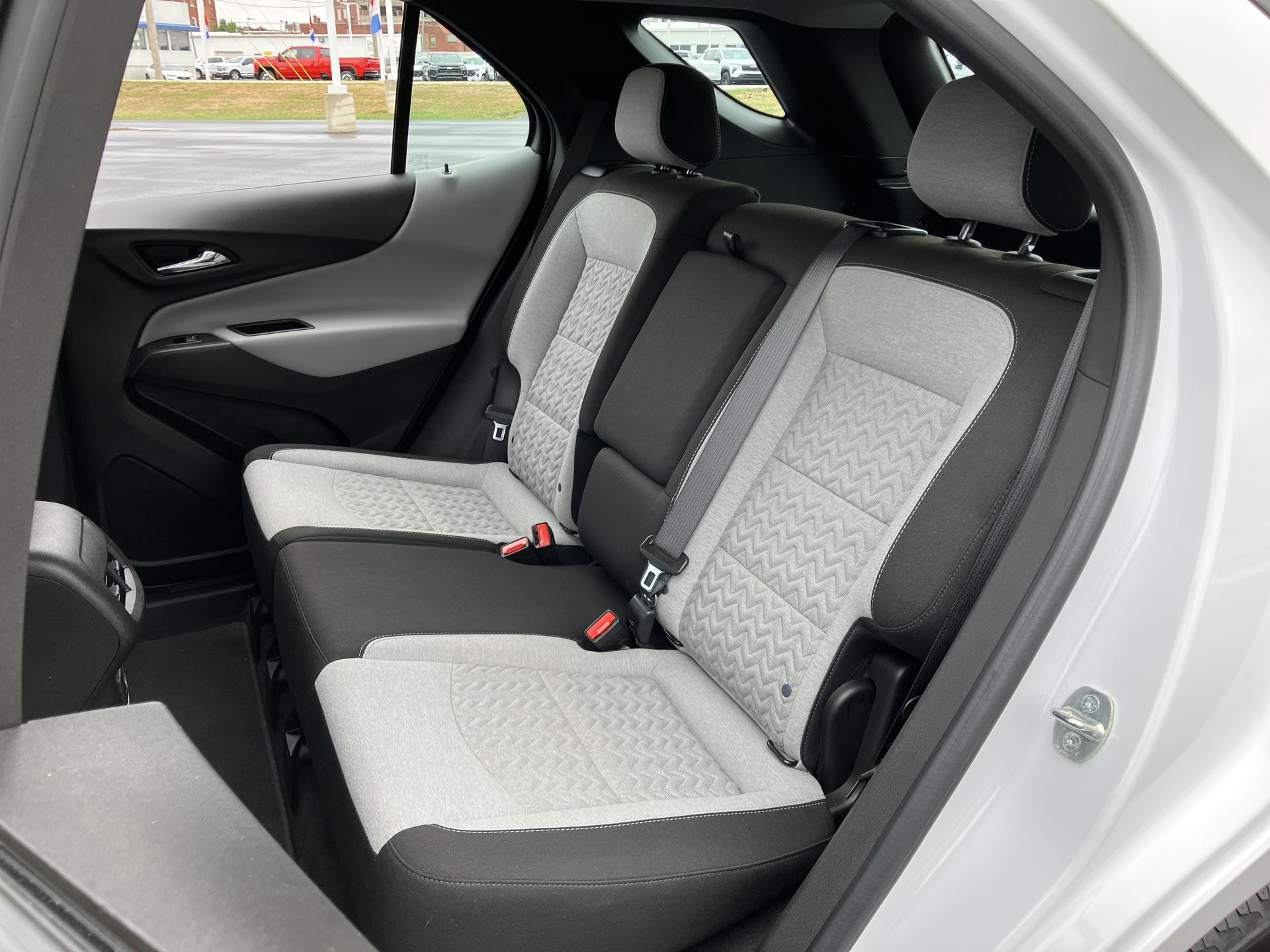 2024 Chevrolet Equinox LS photo 31