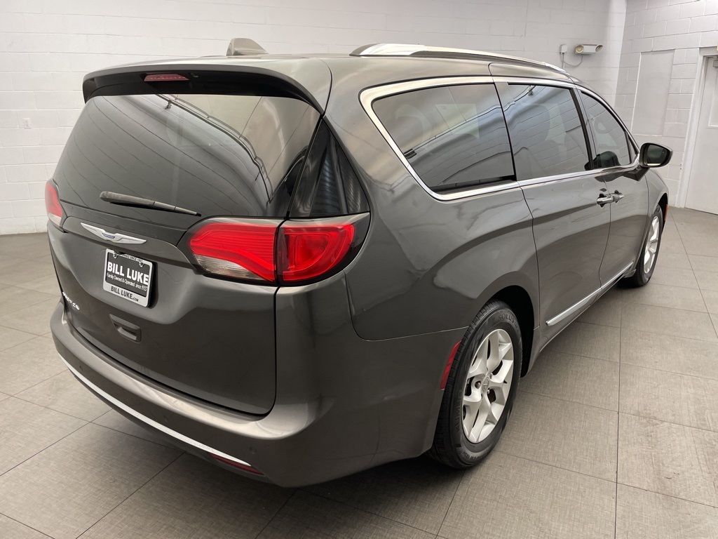 2020 Chrysler Pacifica Touring L photo 3