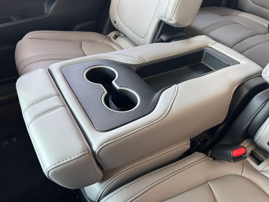 2025 Honda Pilot Touring photo 37