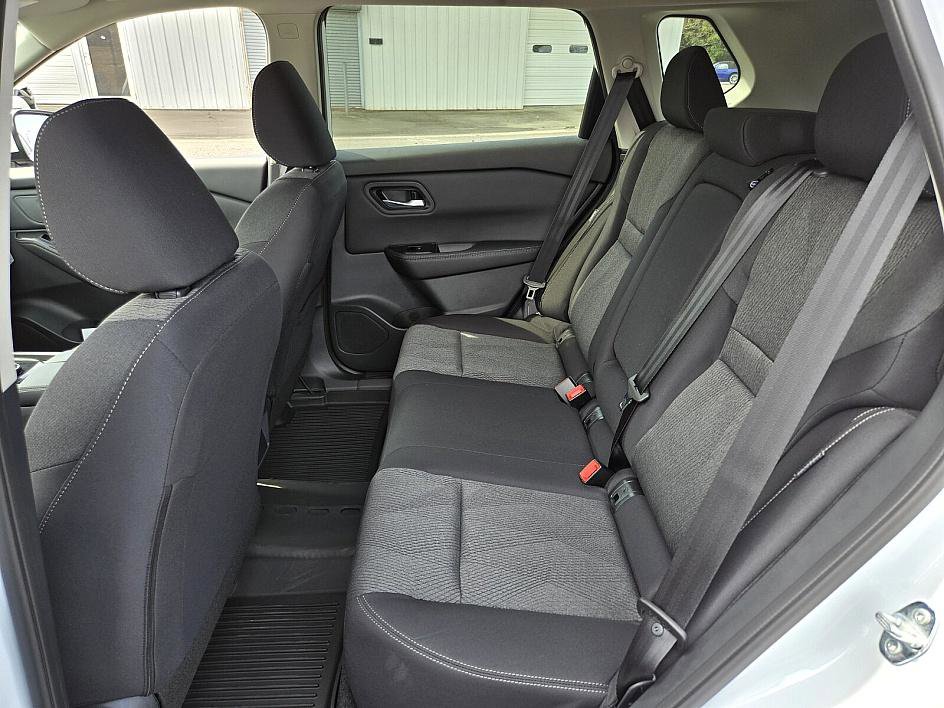 2026 Nissan Rogue SV photo 11