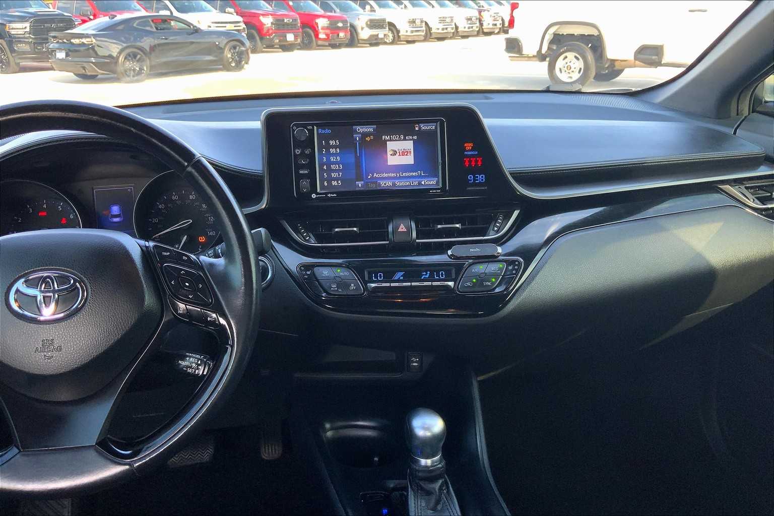 2018 Toyota C-HR XLE Premium photo 6