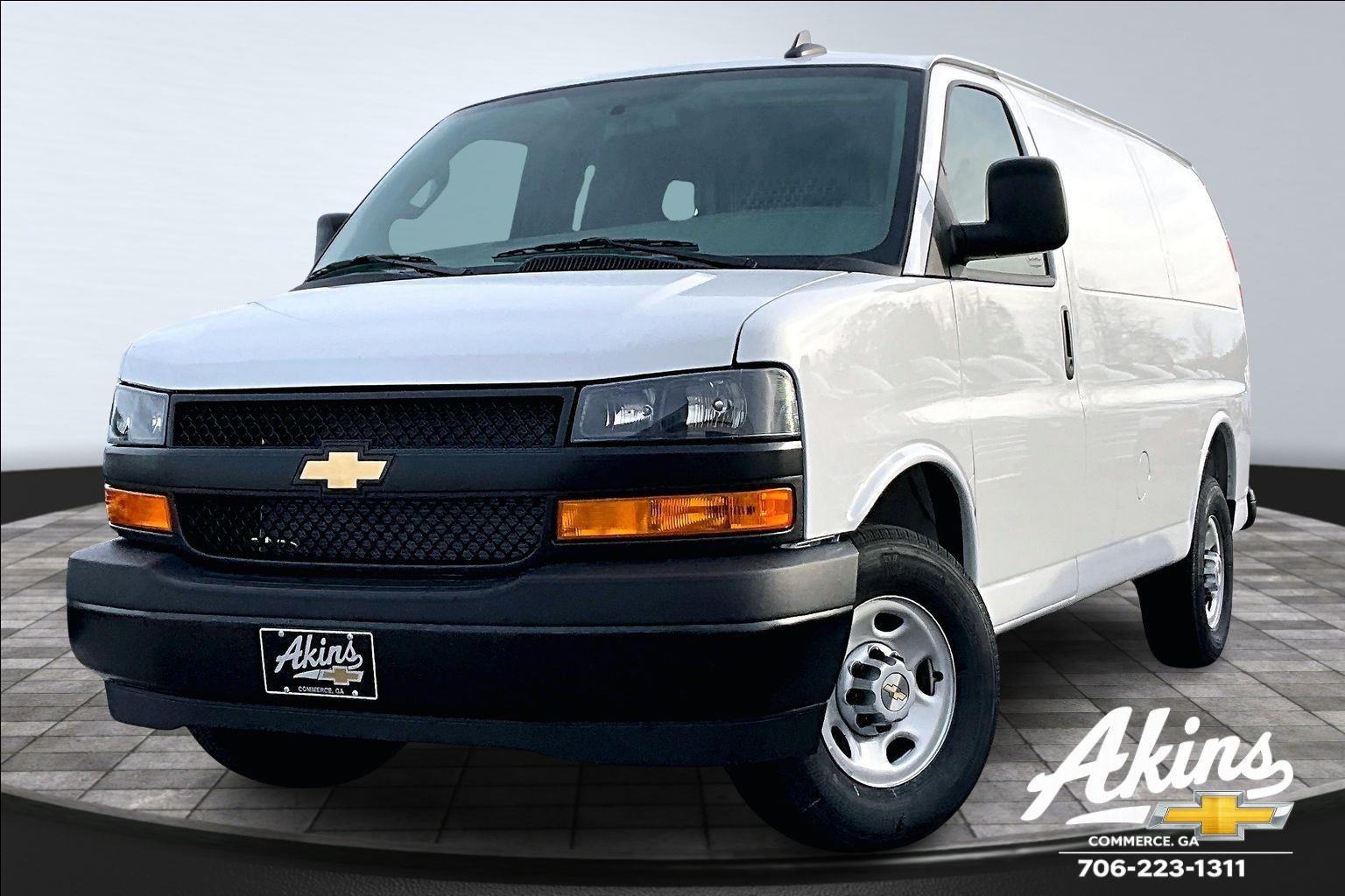 2025 Chevrolet Express Base's photo