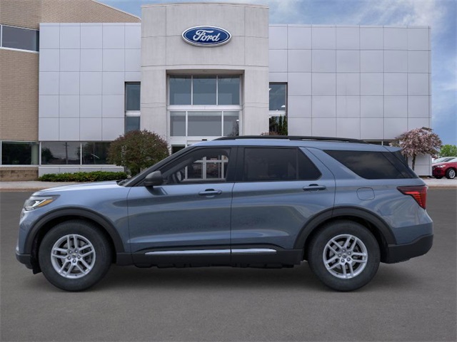 2025 Ford Explorer photo 2