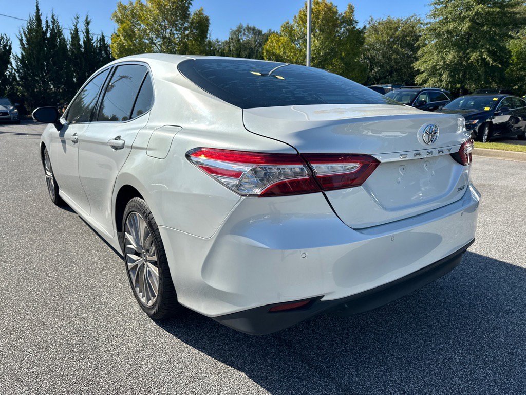 2018 Toyota Camry XLE photo 3