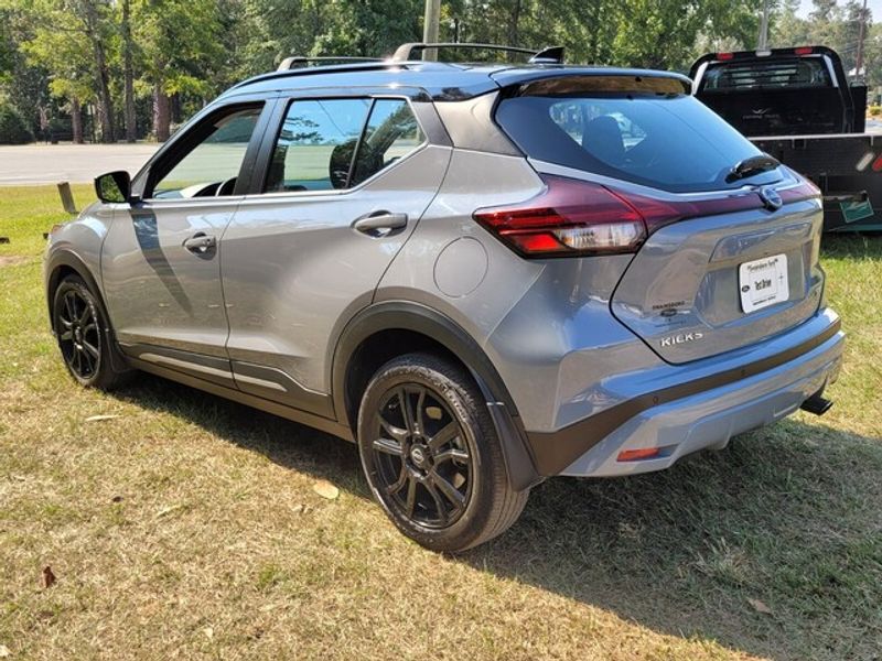2023 Nissan Kicks SR photo 4