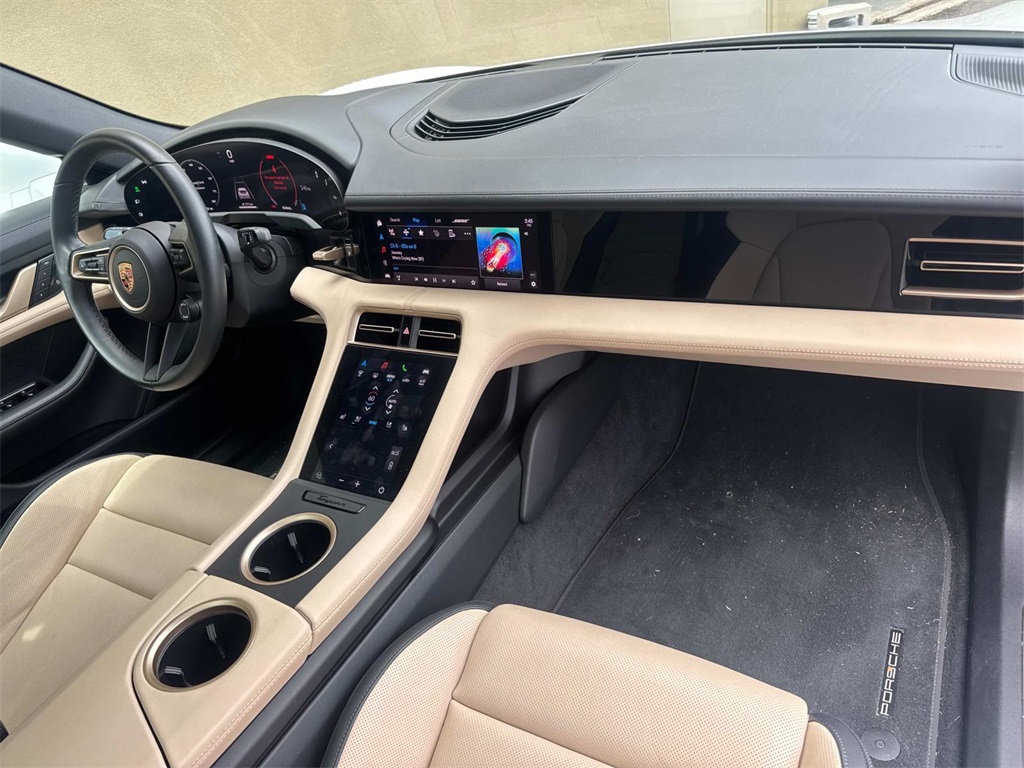 2025 Porsche Taycan 4S photo 17