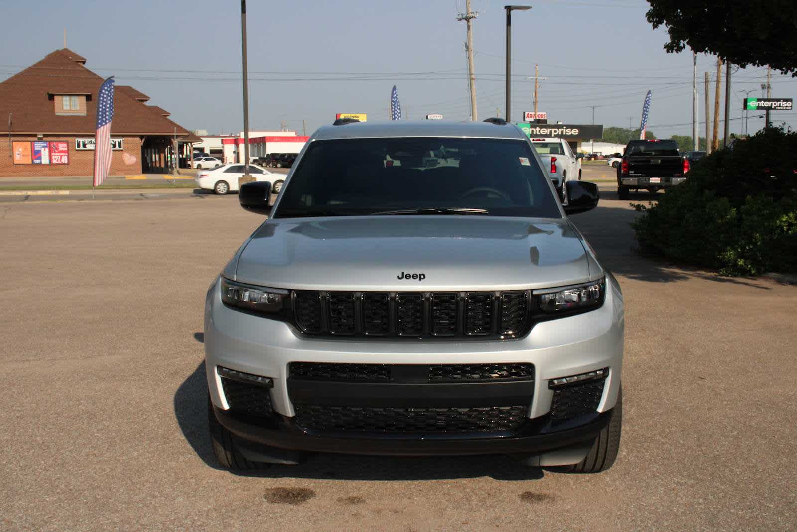 2025 Jeep Grand Cherokee Limited photo 2