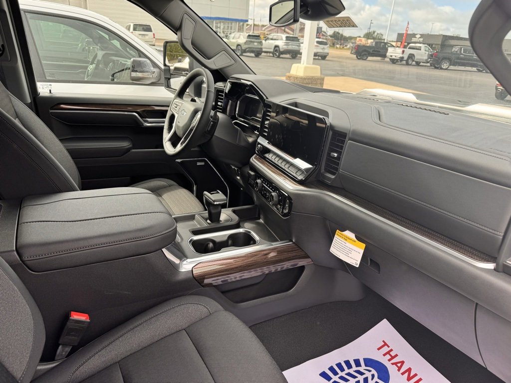 2025 Chevrolet Silverado 1500 LT Trail Boss photo 3