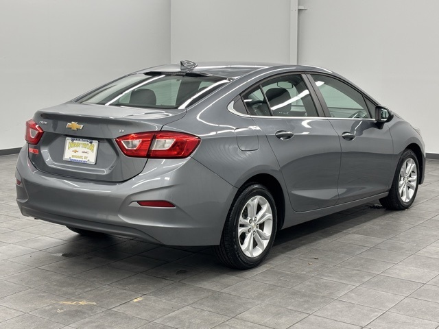 Used 2019 Chevrolet Cruze LT with VIN 1G1BE5SM5K7139356 for sale in Murray, KY
