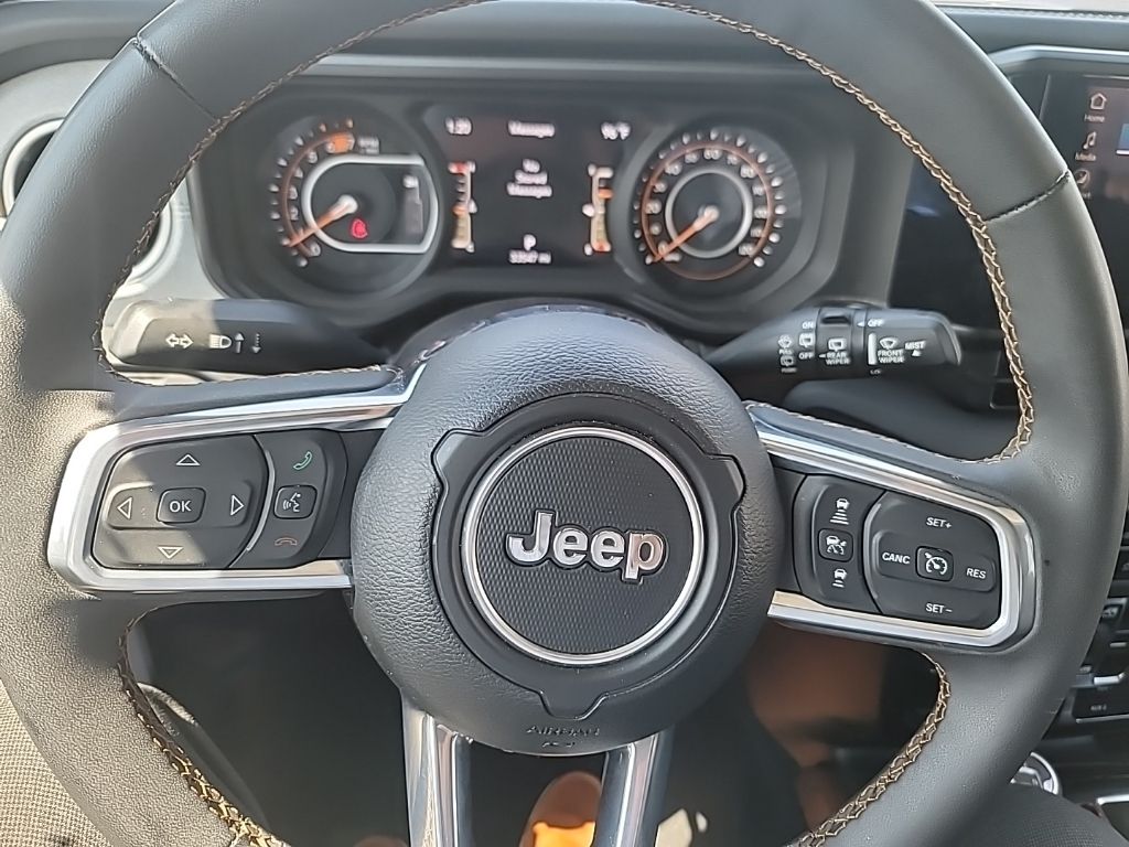 2024 Jeep Wrangler Sahara photo 9