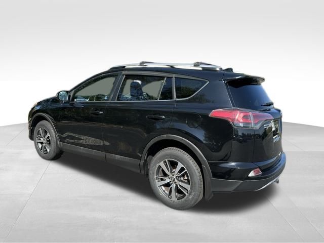 2017 Toyota RAV4 XLE photo 3