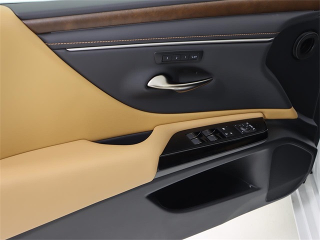 2025 Lexus ES 300h photo 10