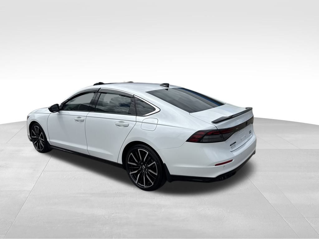 2023 Honda Accord Hybrid Touring photo 2
