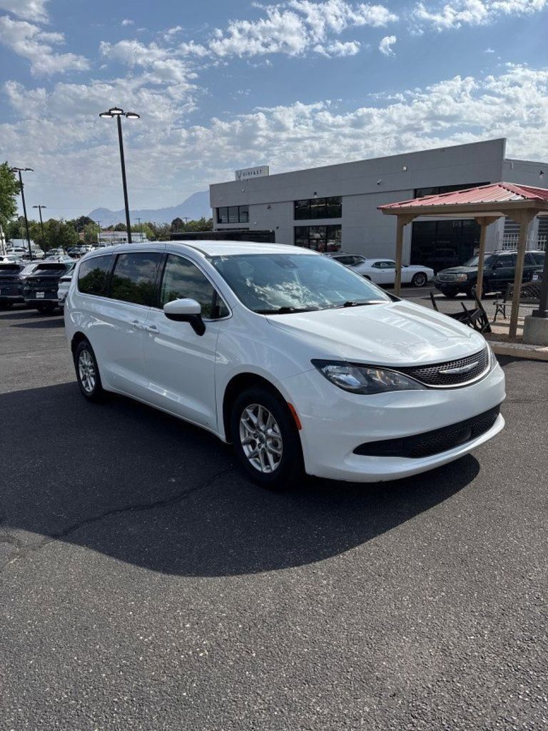 2023 Chrysler Voyager LX photo 11