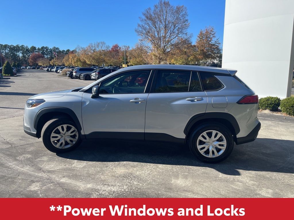 2023 Toyota Corolla Cross L photo 2