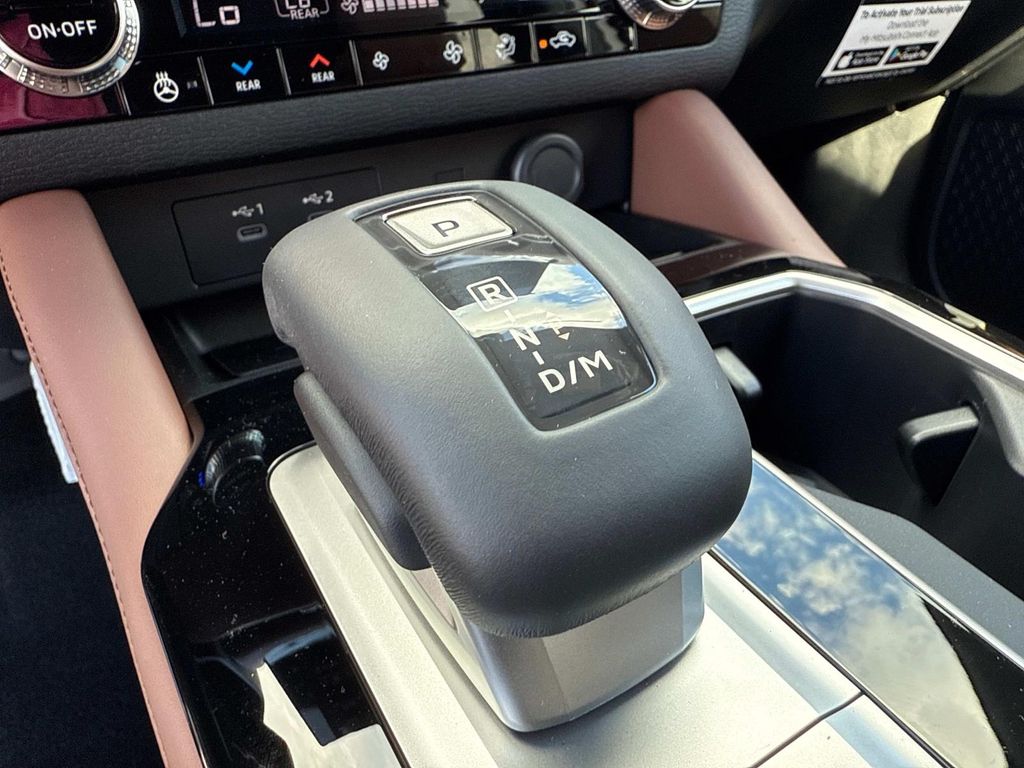 2025 Mitsubishi Outlander SEL photo 26