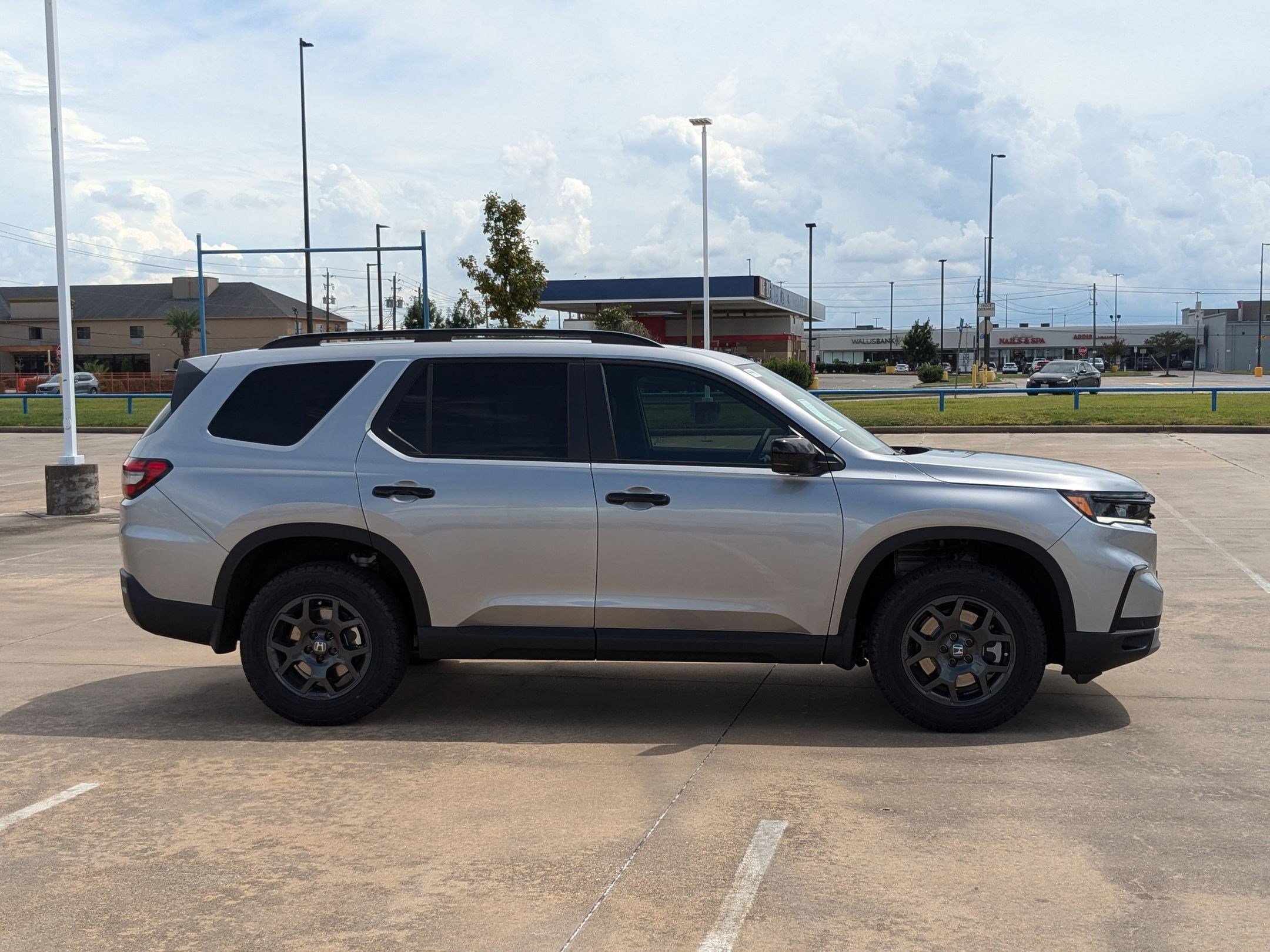 2025 Honda Pilot TrailSport photo 2