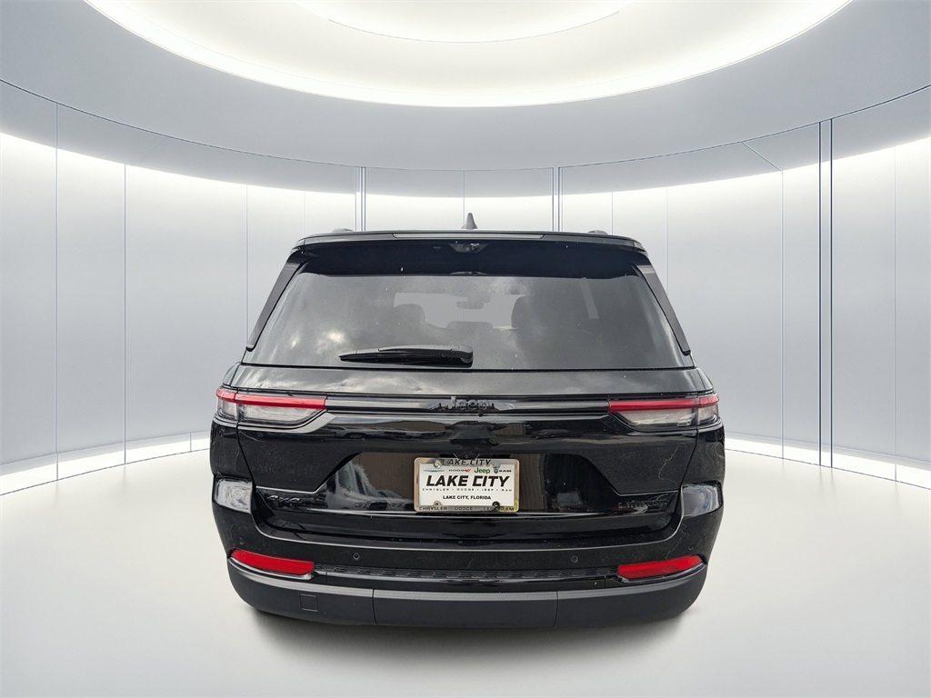 2025 Jeep Grand Cherokee Limited photo 2