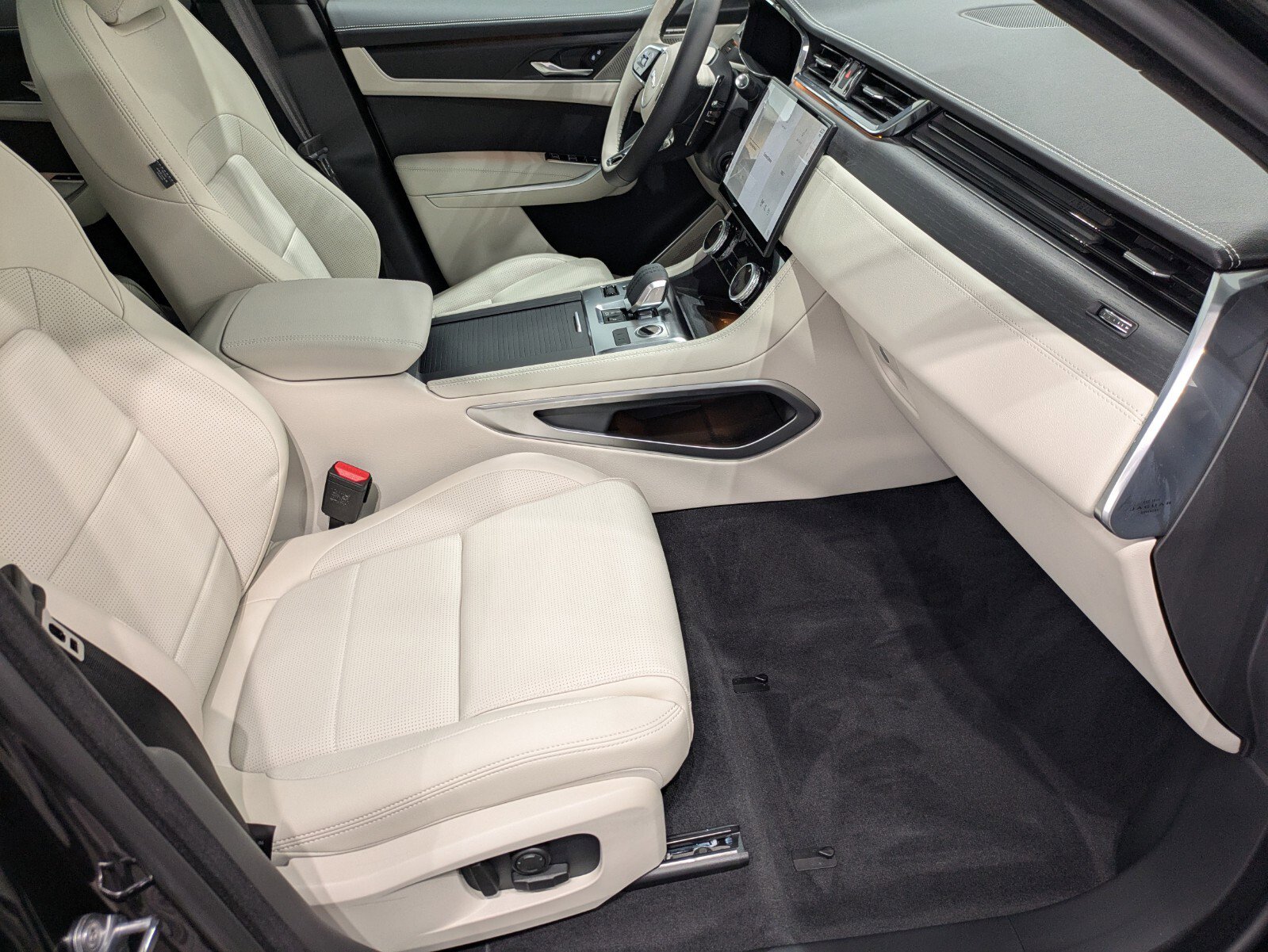 2026 Jaguar F-PACE P250 R-Dynamic S photo 24