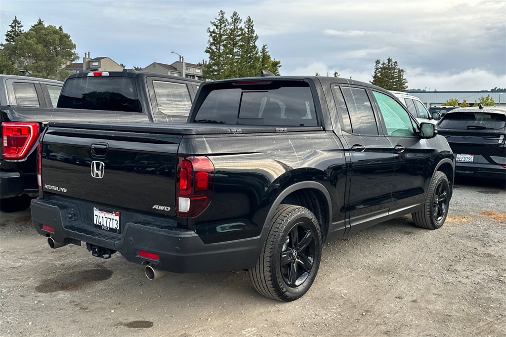 2023 Honda Ridgeline Black Edition photo 2