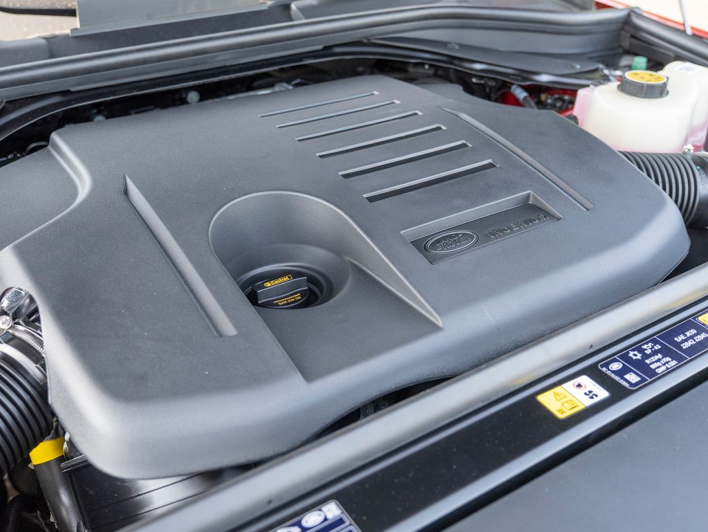 2025 Land Rover Range Rover Sport SE photo 22