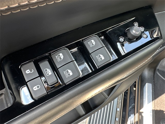 2024 Jeep Grand Wagoneer II photo 35