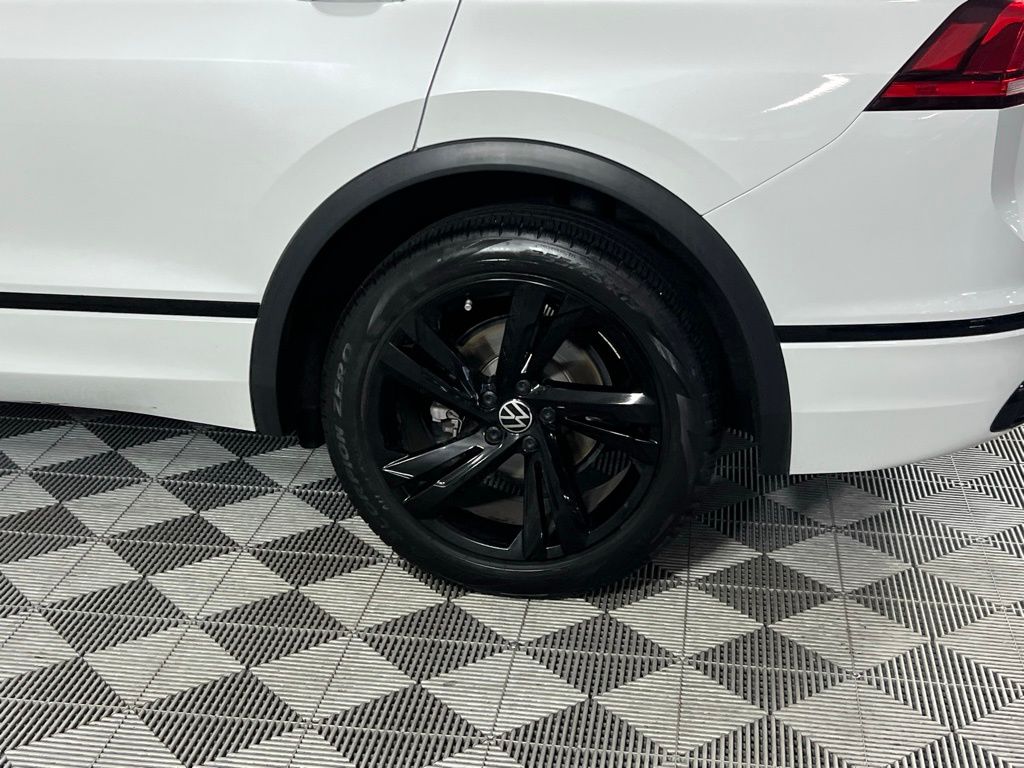 2023 Volkswagen Tiguan SE R-Line Black photo 9