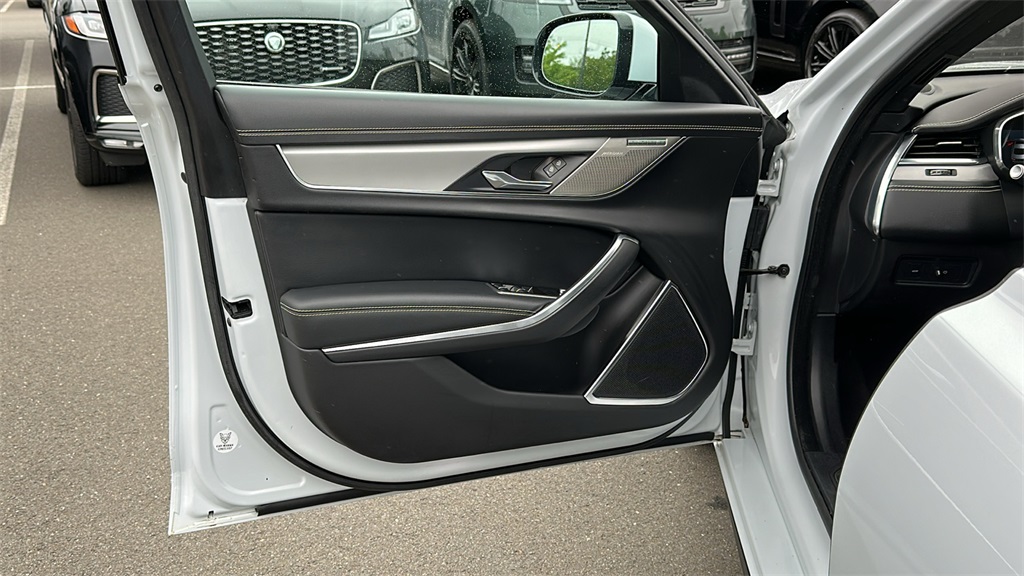 2021 Jaguar XF R-Dynamic SE photo 9