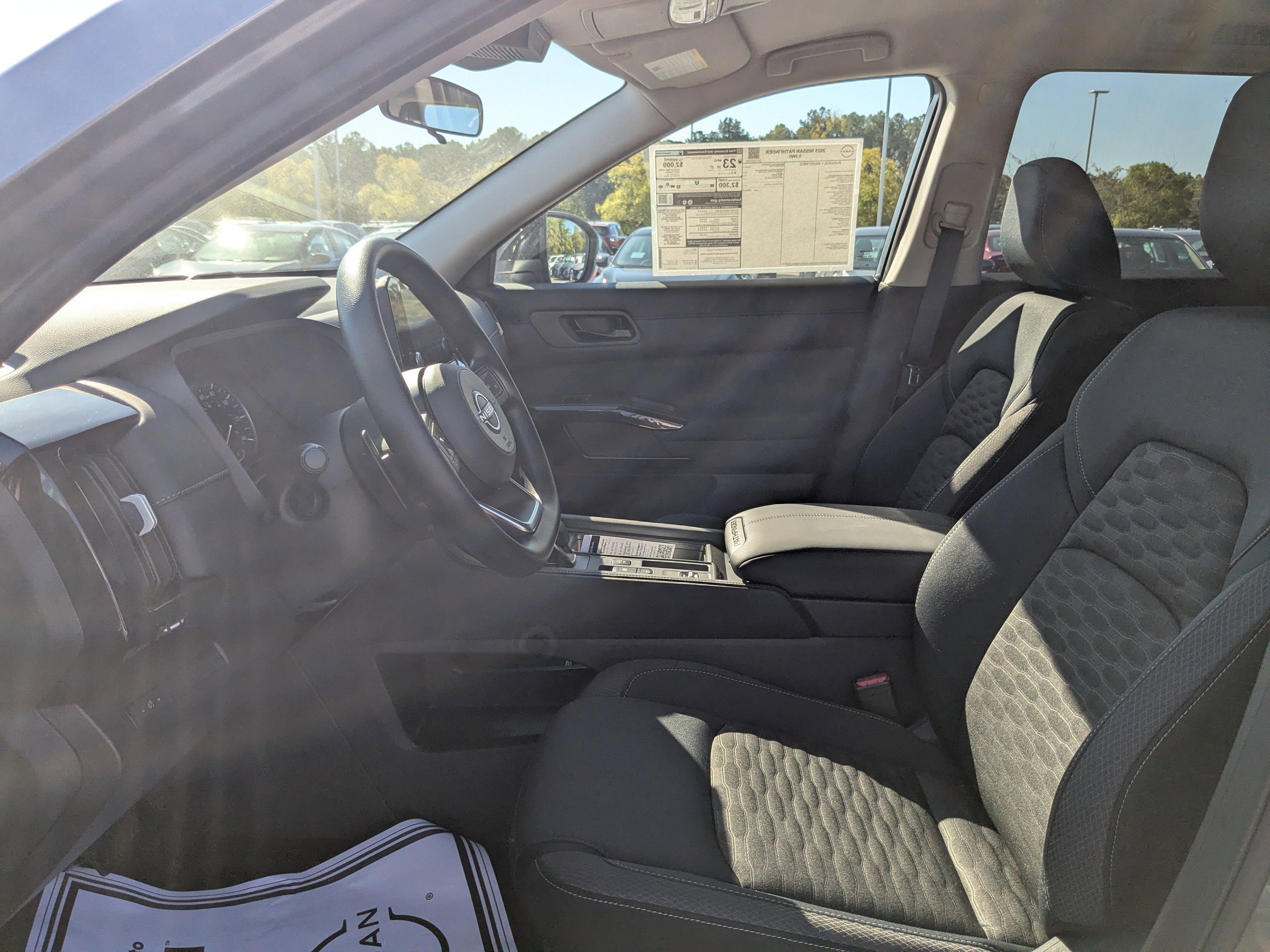 2025 Nissan Pathfinder S photo 12