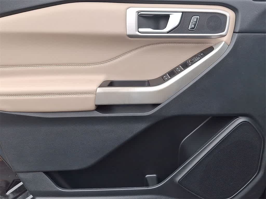 2022 Ford Explorer XLT photo 12