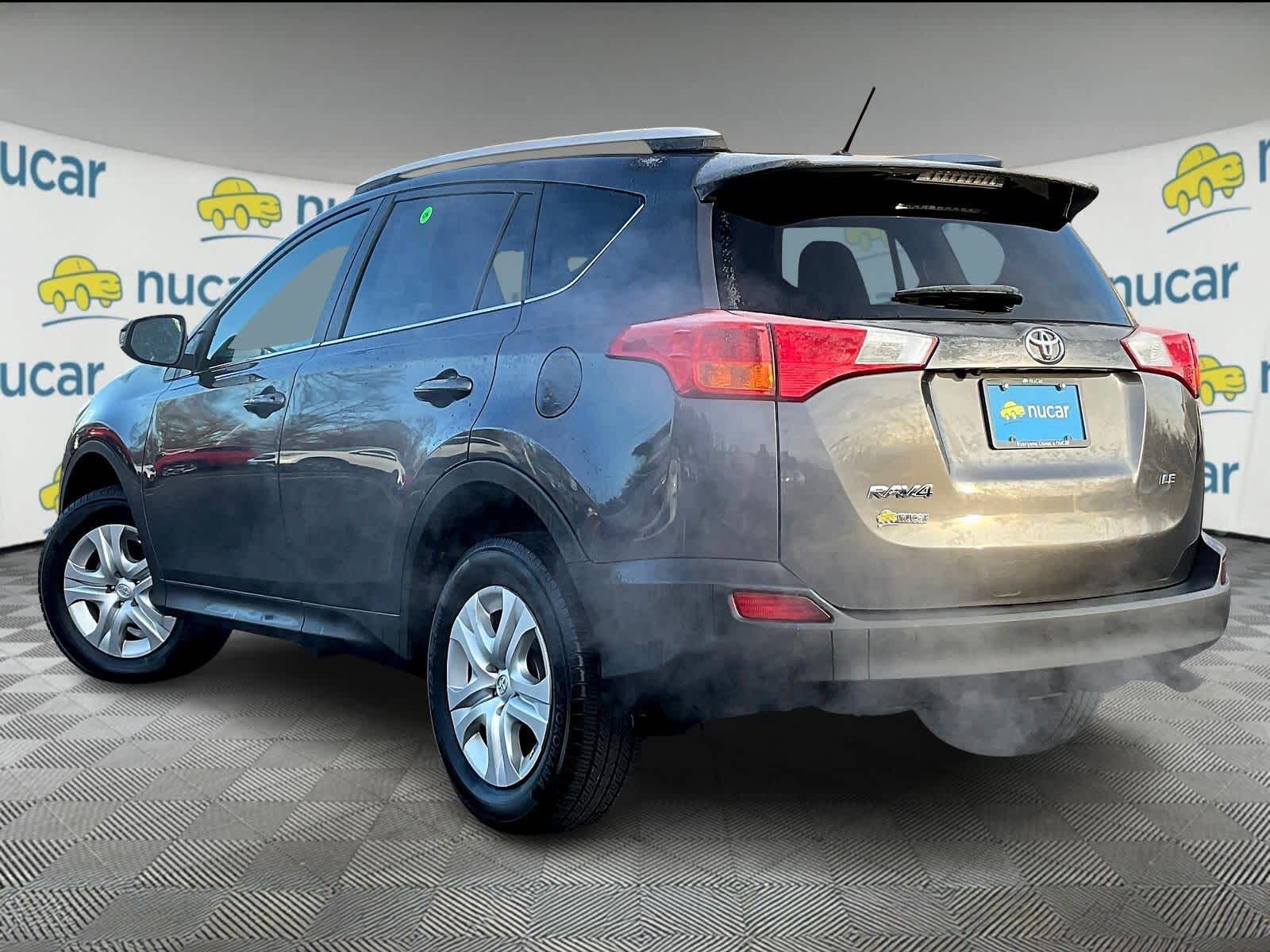 2015 Toyota RAV4 LE photo 2