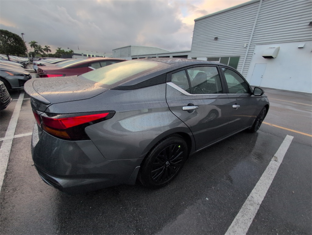 2025 Nissan Altima SV Special Edition photo 8