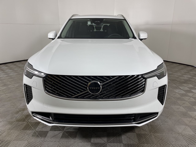 2025 Volvo XC90 T8 AWD Plus photo 3