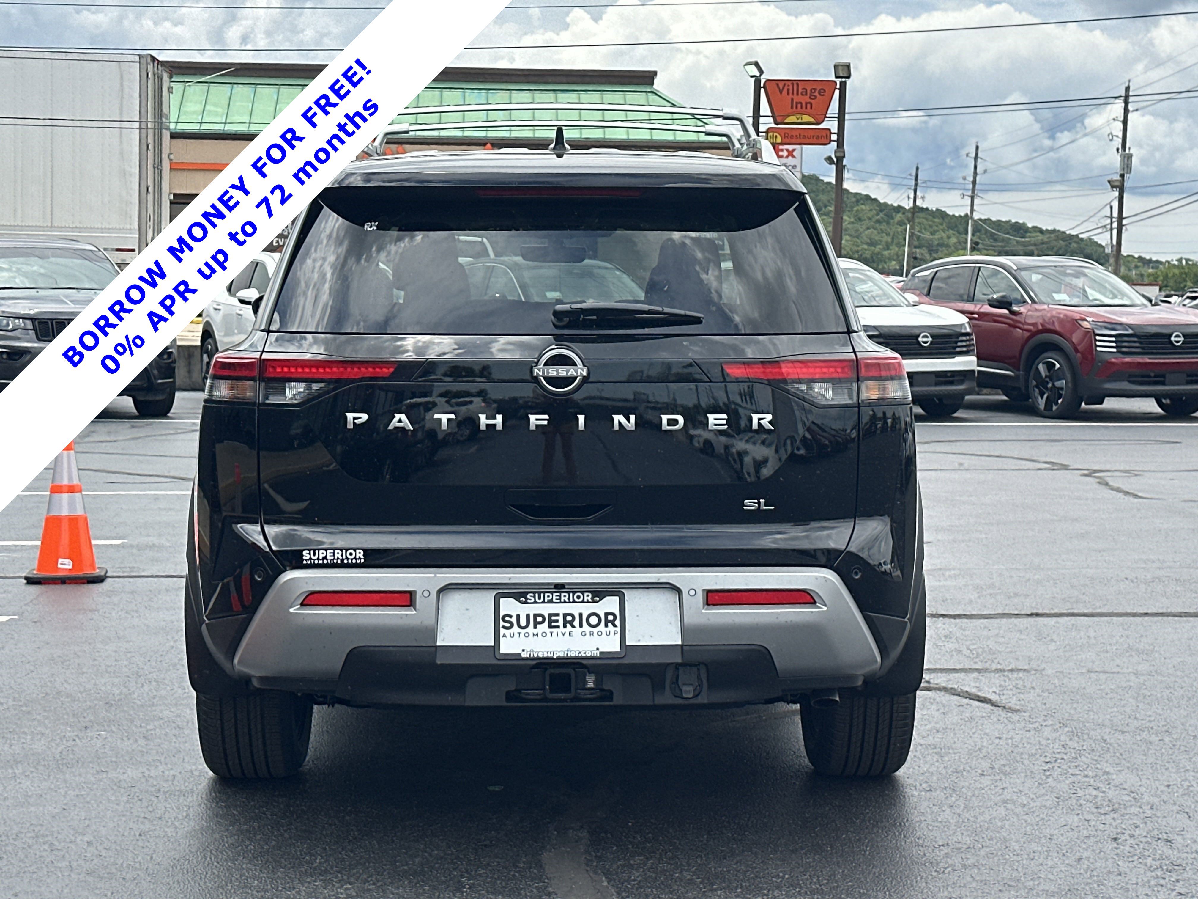 2025 Nissan Pathfinder SL photo 3
