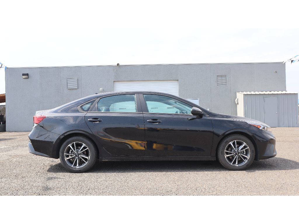 2023 Kia Forte LXS photo 8