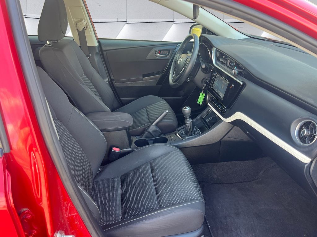 2018 Toyota Corolla iM Base photo 13
