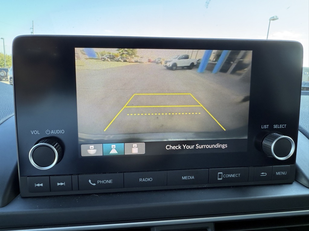 2023 Honda Pilot LX photo 21