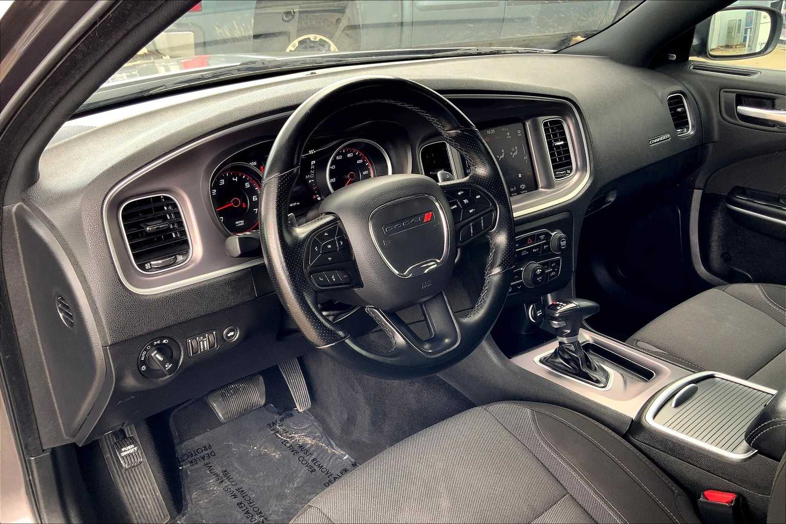 2022 Dodge Charger SXT photo 17