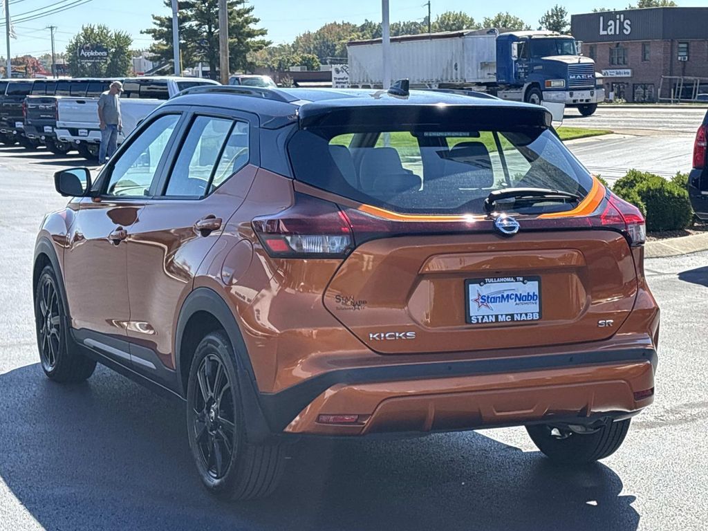 2021 Nissan Kicks SR photo 2