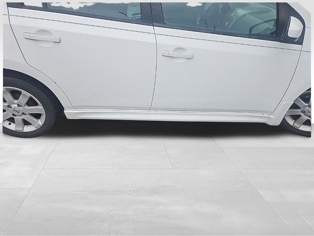 2010 Nissan Sentra 2.0 SR photo 6