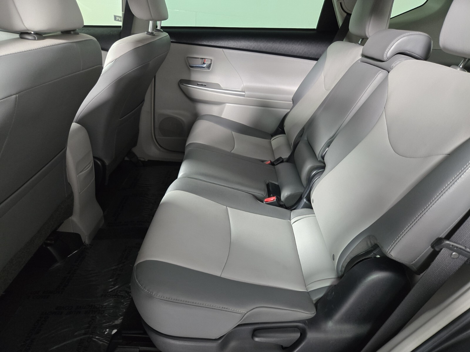 2015 Toyota Prius V Four photo 10