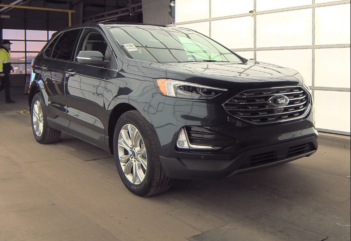 2022 Ford Edge Titanium photo 4