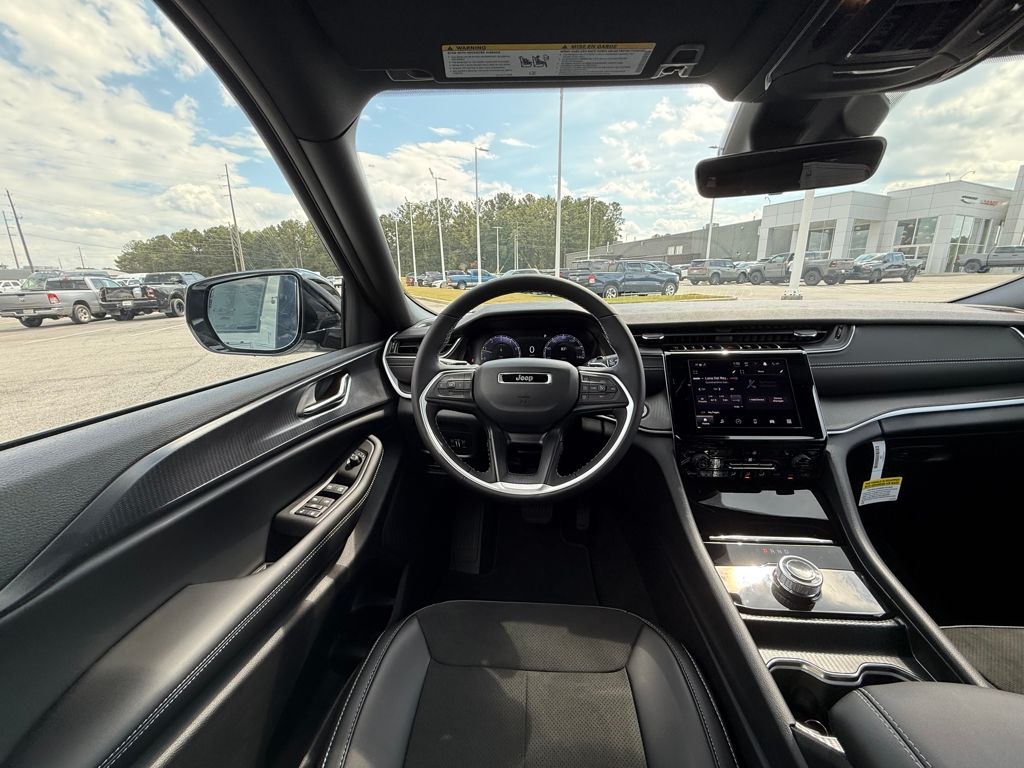 2025 Jeep Grand Cherokee Altitude X photo 13